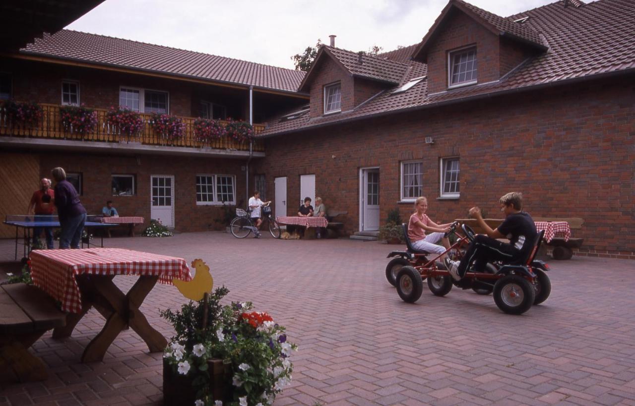 Ferienhof Meyer Landhotel Petershagen Exterior photo